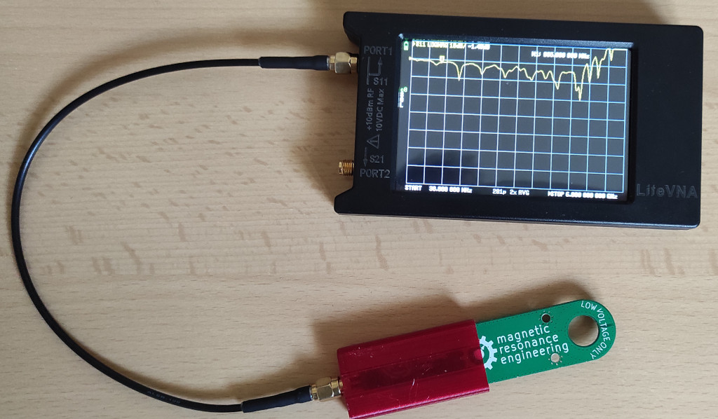 LiteVNA connected to H-type probe shows S11 (reflection coeficient) 